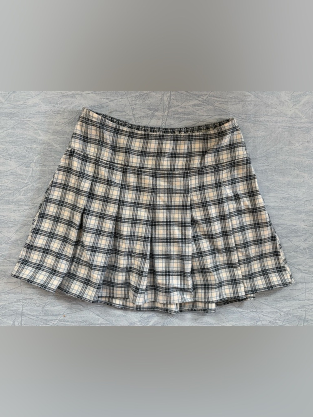Hollister Cream and Navy Plaid Pleated Mini Skirt
